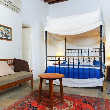 Zoes Traditional Apartments, Bed & Breakfast Ларнака Екстер'єр фото