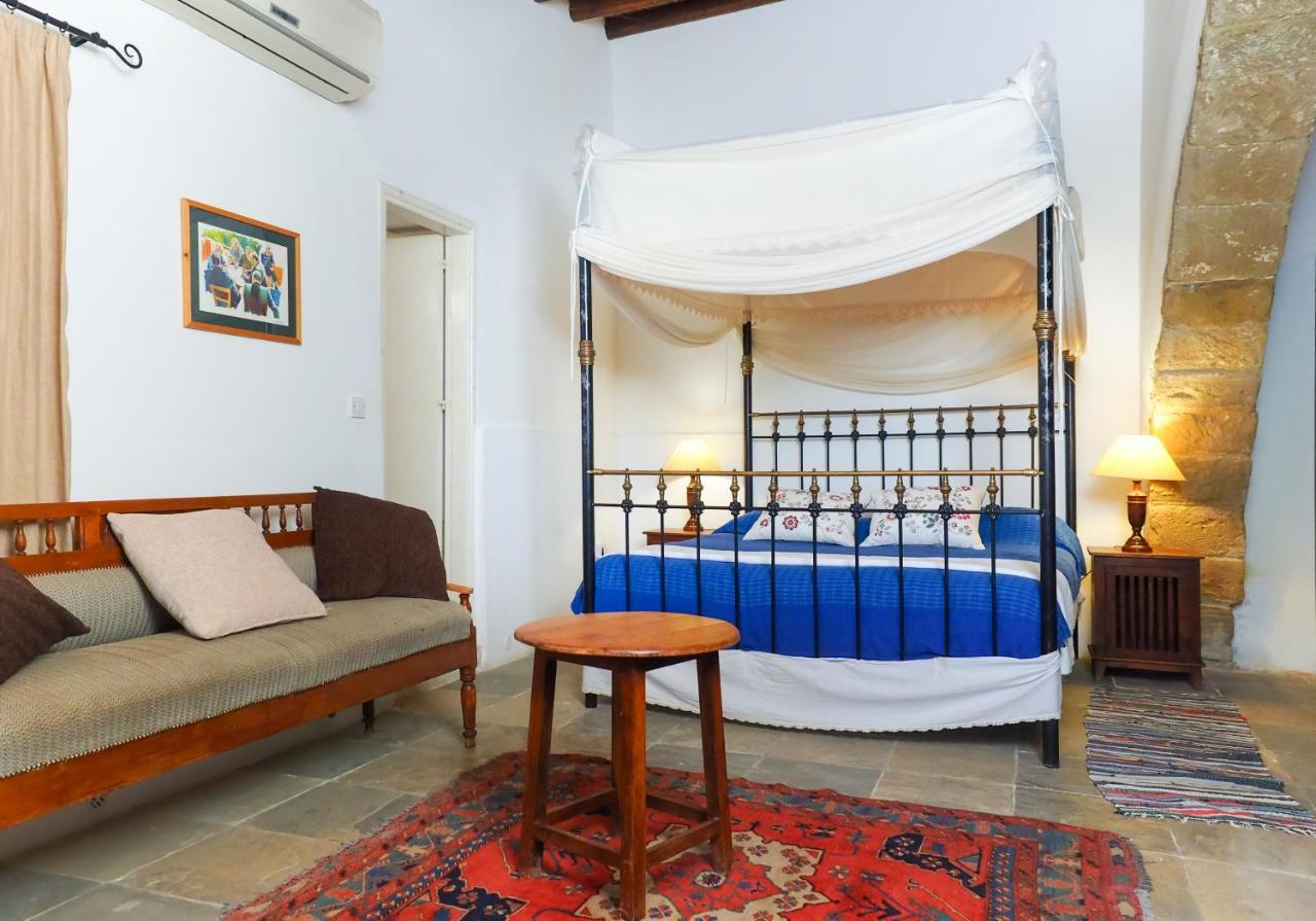Zoes Traditional Apartments, Bed & Breakfast Ларнака Екстер'єр фото